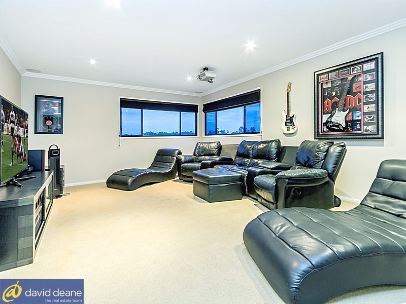 15 Hopkins St, Petrie QLD 4502