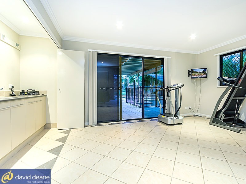 15 Hopkins St, Petrie QLD 4502