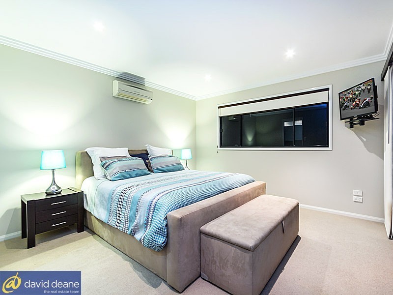 15 Hopkins St, Petrie QLD 4502