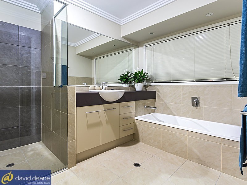 15 Hopkins St, Petrie QLD 4502