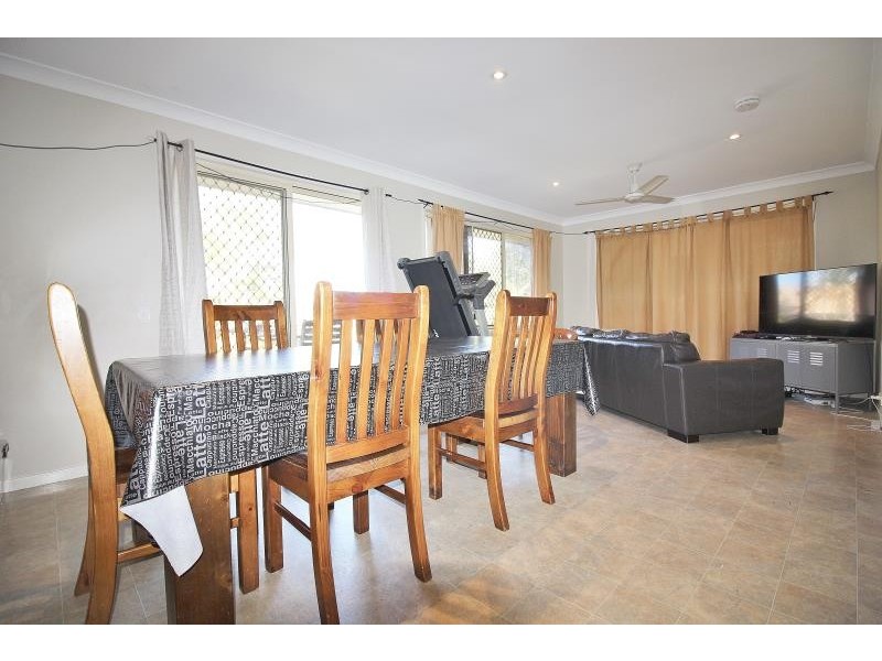 33 Washbrook Crescent, Petrie QLD 4502