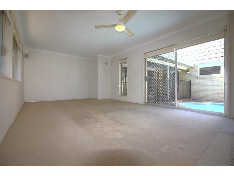 4 Lindfield Dve, Petrie QLD 4502
