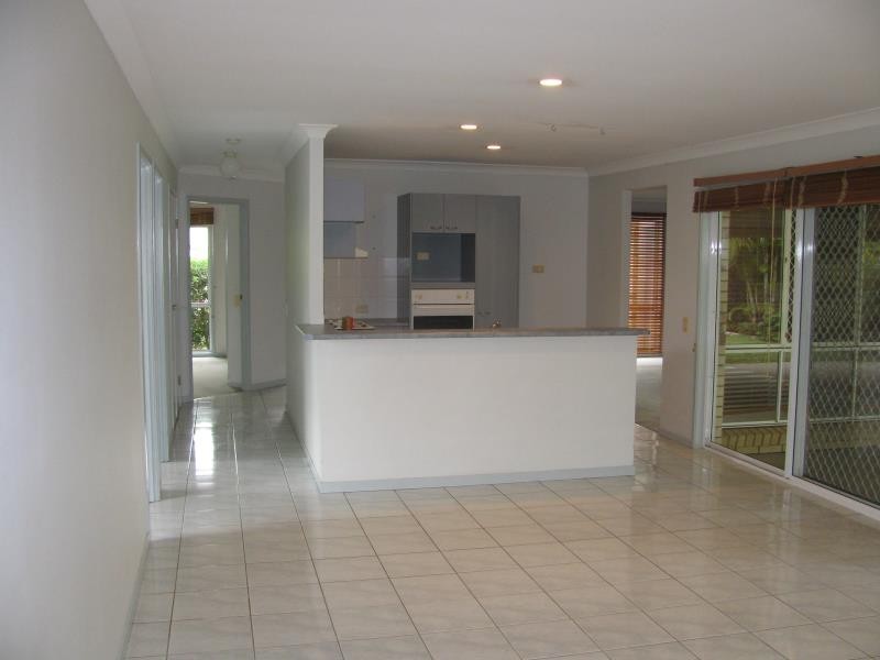 5 Kirri Ave, Petrie QLD 4502 Floorplan