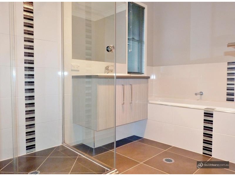 34 Admiralty Cct, Lawnton QLD 4501