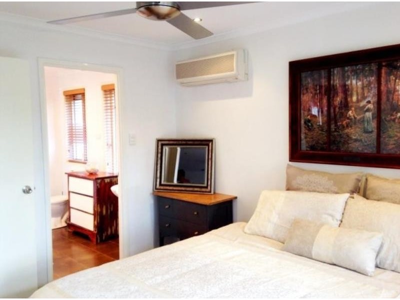 102 Rue Montaigne, Petrie QLD 4502