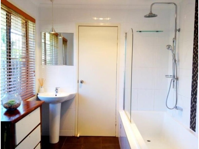 102 Rue Montaigne, Petrie QLD 4502