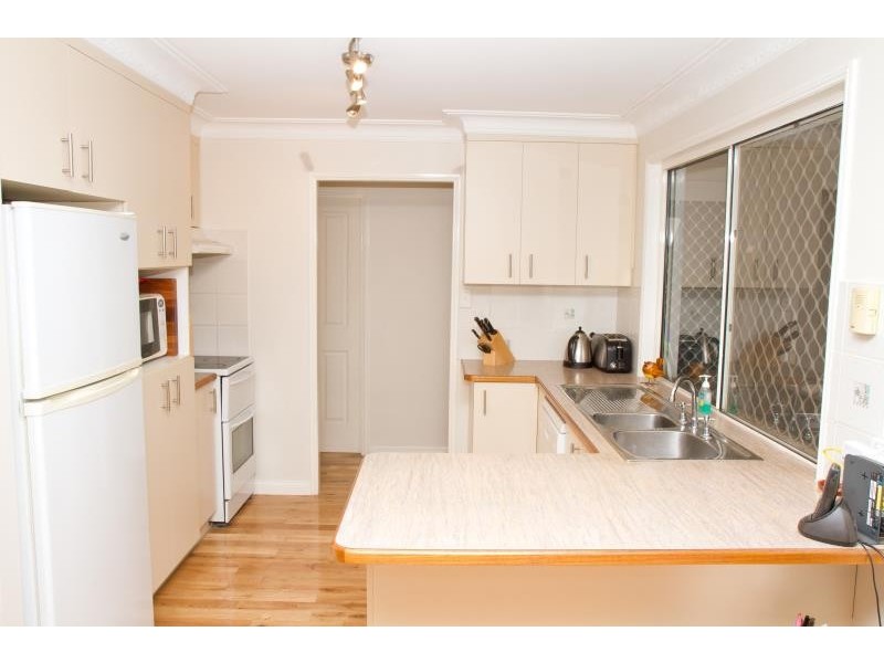 11 Frenchs Rd, Petrie QLD 4502