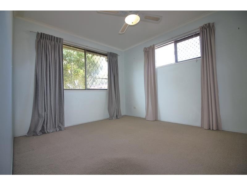 8 Livingstone St, Strathpine QLD 4500