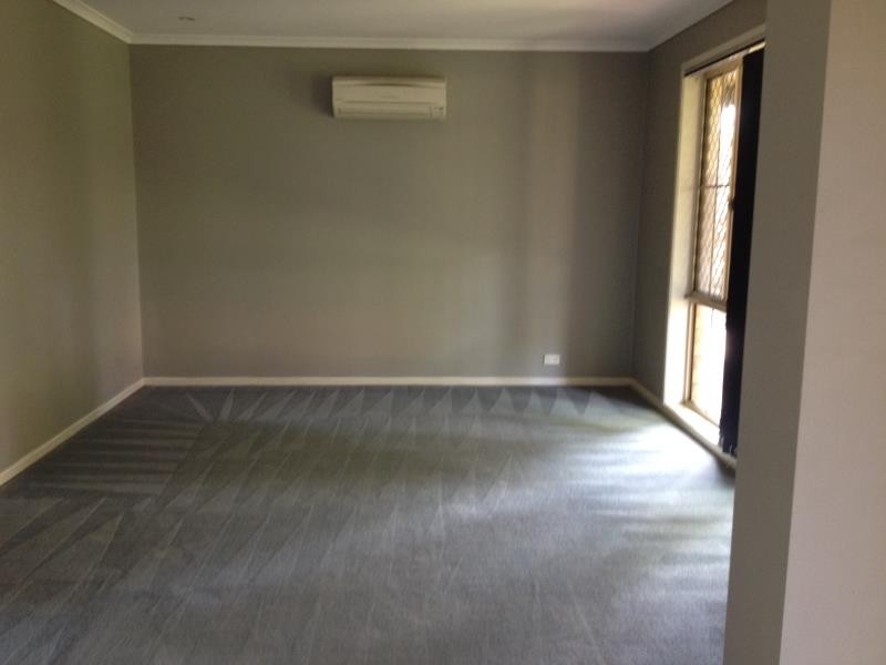 8 Mirrigan Ct, Petrie QLD 4502