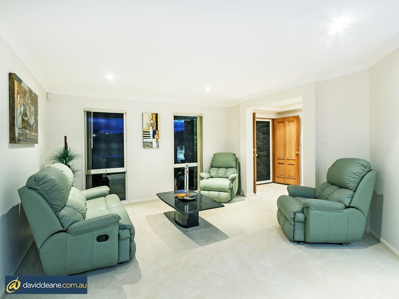 10 Hopkins St, Petrie QLD 4502