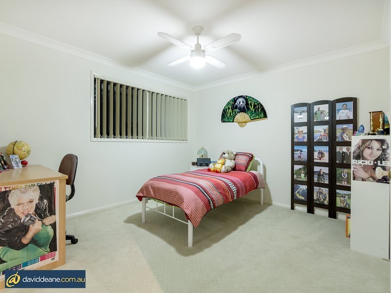 10 Hopkins St, Petrie QLD 4502