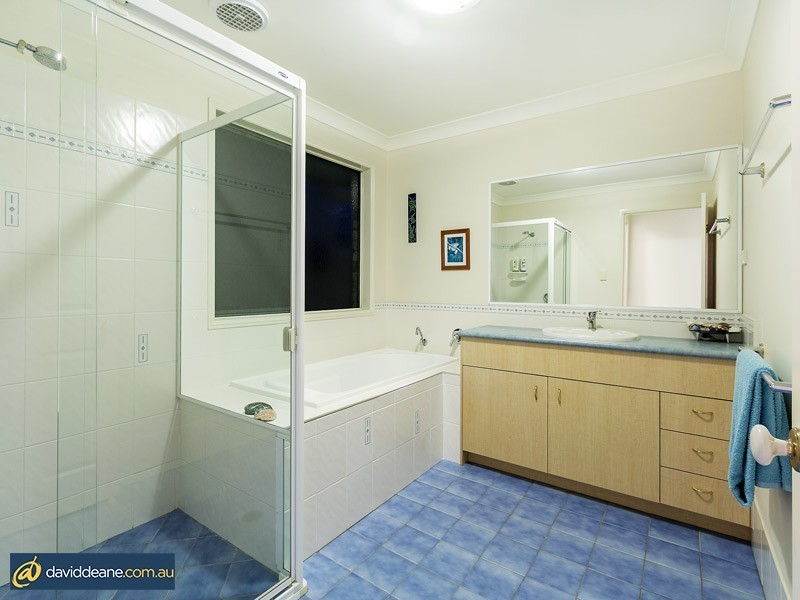 10 Hopkins St, Petrie QLD 4502