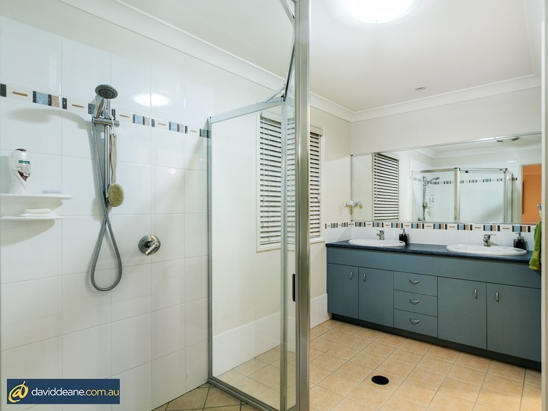 10 Hopkins St, Petrie QLD 4502