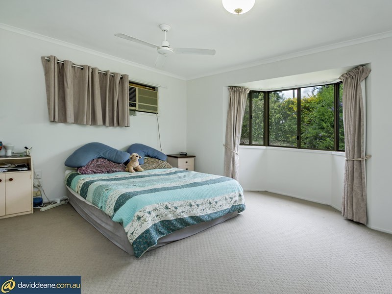 4 Augustins Cres, Petrie QLD 4502