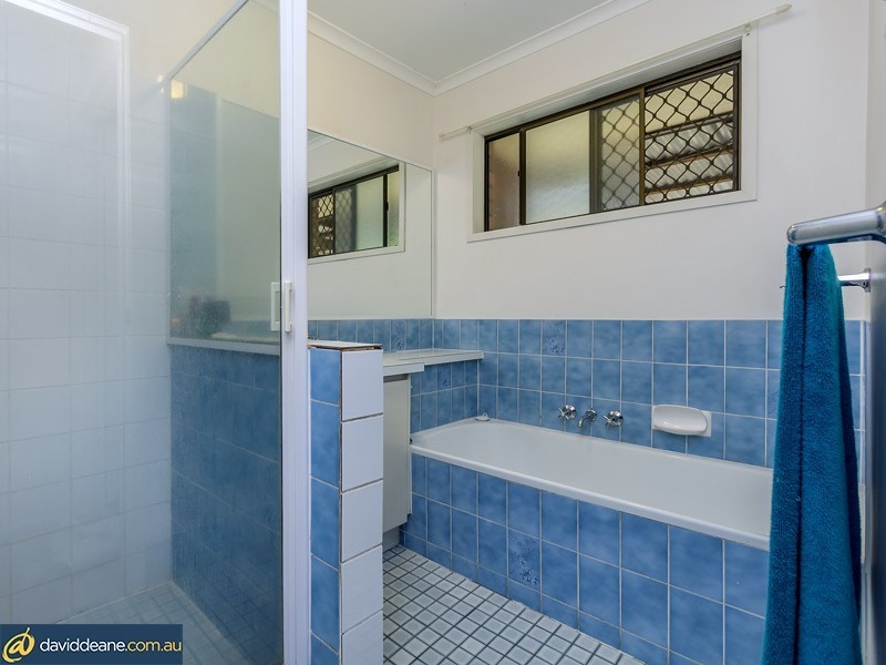 4 Augustins Cres, Petrie QLD 4502