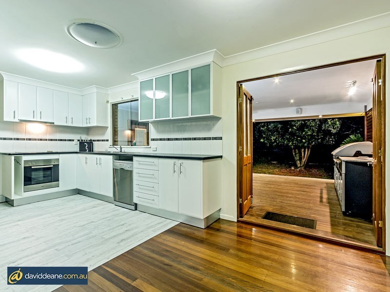 668 Robinson Rd, Aspley QLD 4034