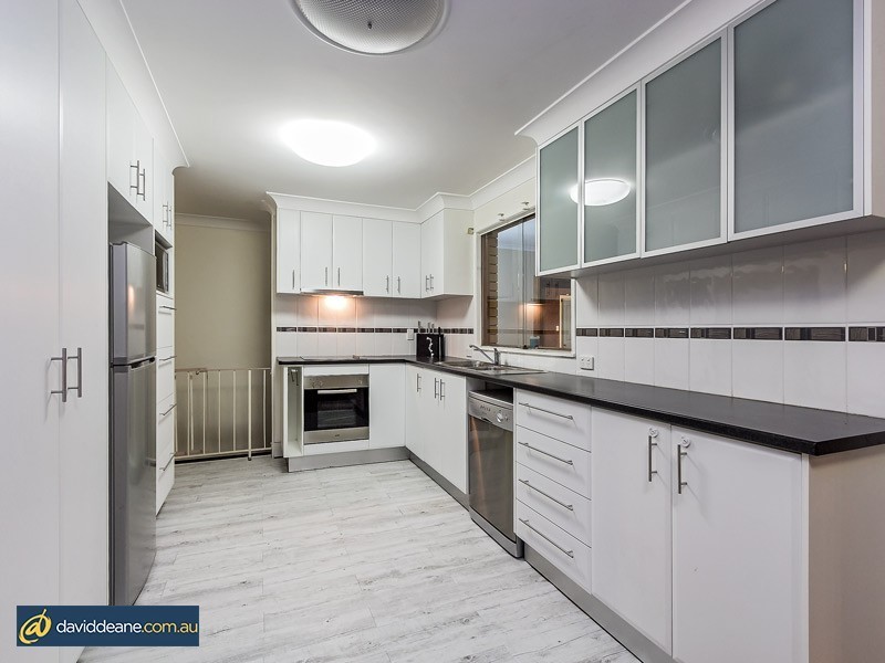 668 Robinson Rd, Aspley QLD 4034