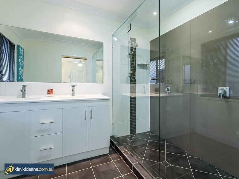 668 Robinson Rd, Aspley QLD 4034