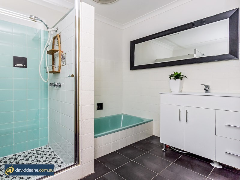 668 Robinson Rd, Aspley QLD 4034