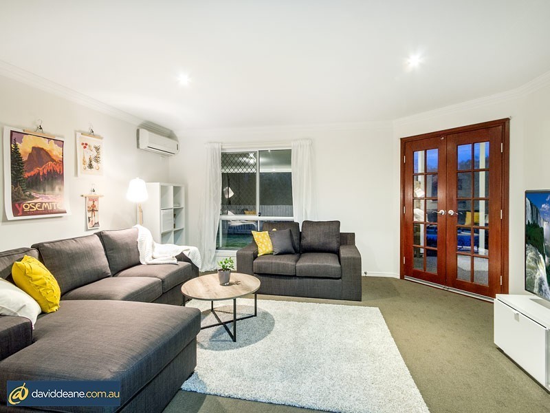 32 Castlewellan Cct, Warner QLD 4500