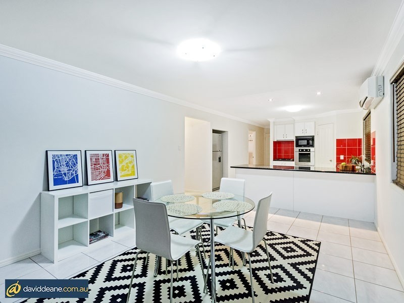 32 Castlewellan Cct, Warner QLD 4500