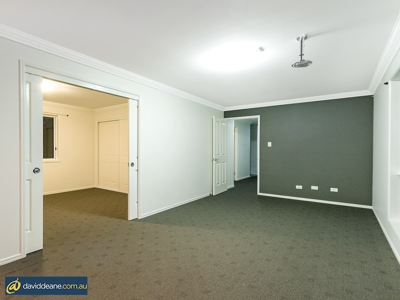 32 Castlewellan Cct, Warner QLD 4500