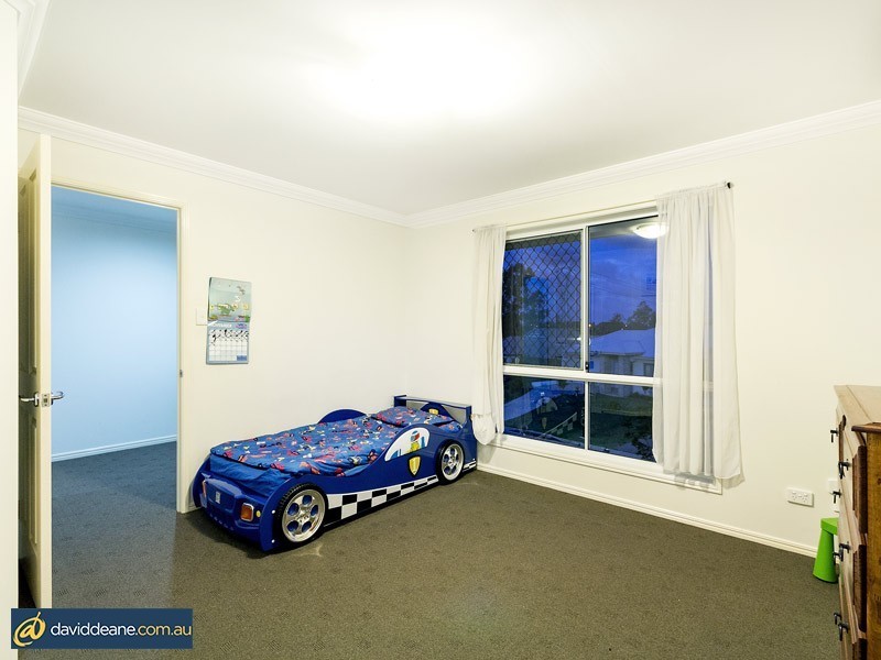 32 Castlewellan Cct, Warner QLD 4500