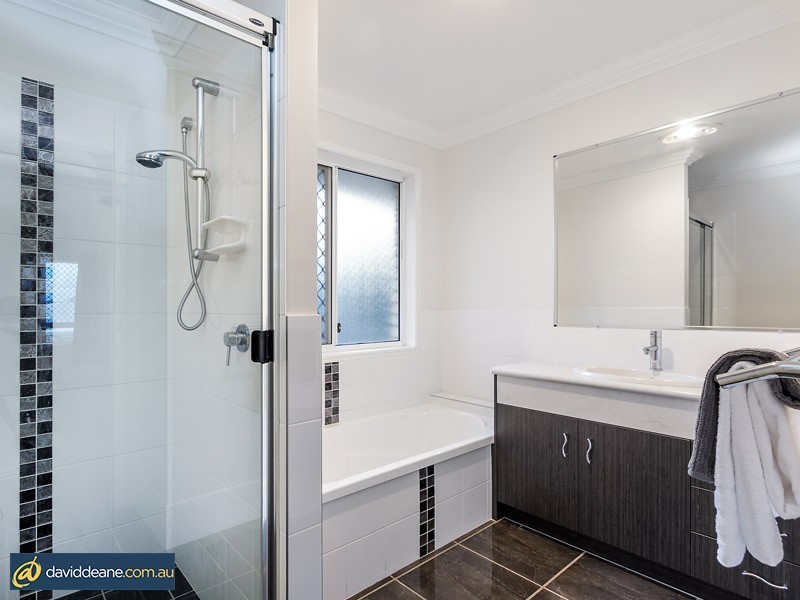 32 Castlewellan Cct, Warner QLD 4500