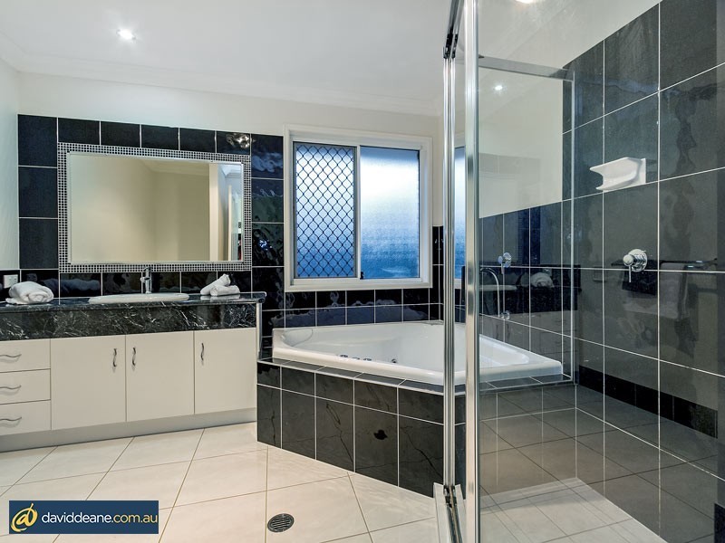 32 Castlewellan Cct, Warner QLD 4500