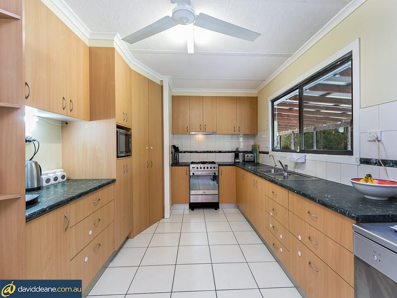 18 Warren Cres, Deception Bay QLD 4508