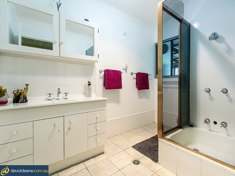 18 Warren Cres, Deception Bay QLD 4508