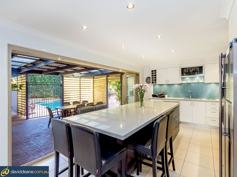 8 Timbarra Ct, Petrie QLD 4502