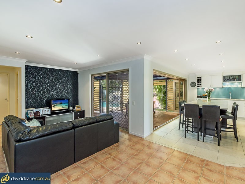 8 Timbarra Ct, Petrie QLD 4502