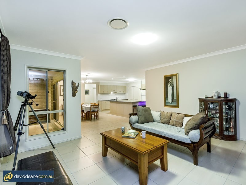 20 Lawson Close, Petrie QLD 4502