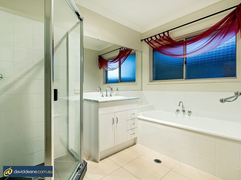 20 Lawson Close, Petrie QLD 4502