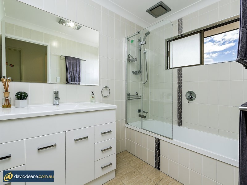 1 Nanbaree Dr, Bray Park QLD 4500