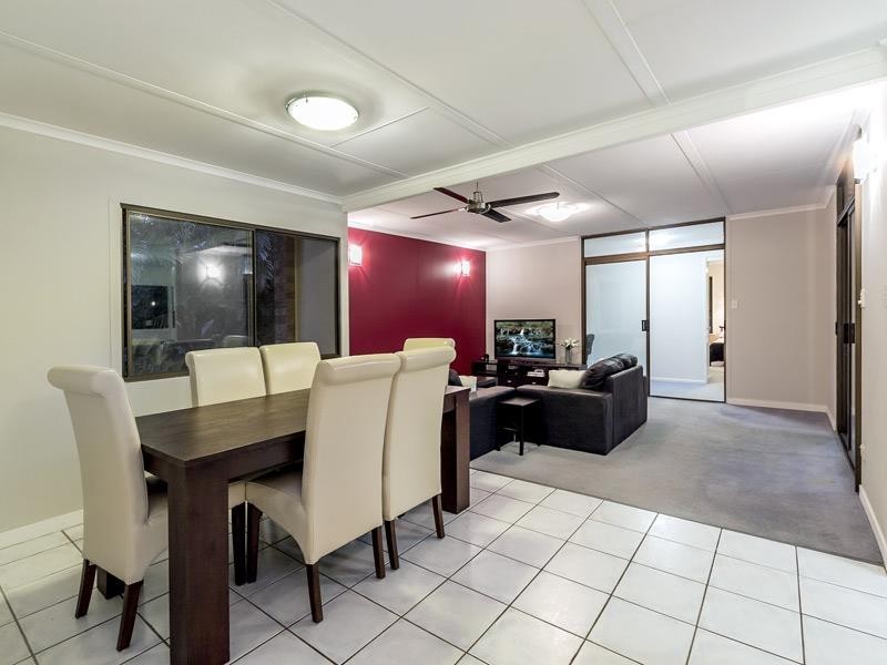 1 Lindfield Dr, Petrie QLD 4502