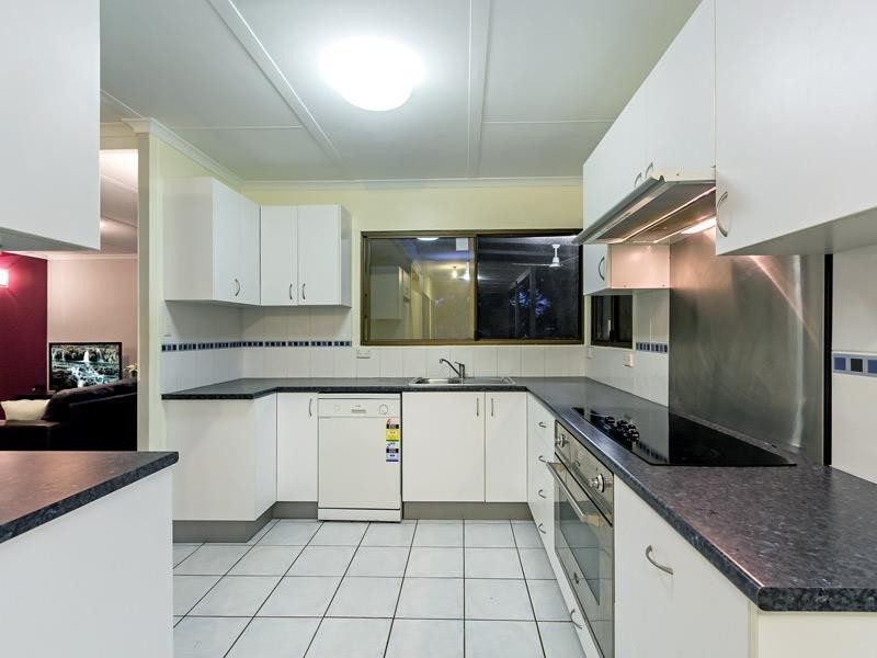 1 Lindfield Dr, Petrie QLD 4502