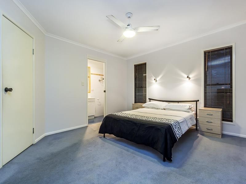 1 Lindfield Dr, Petrie QLD 4502