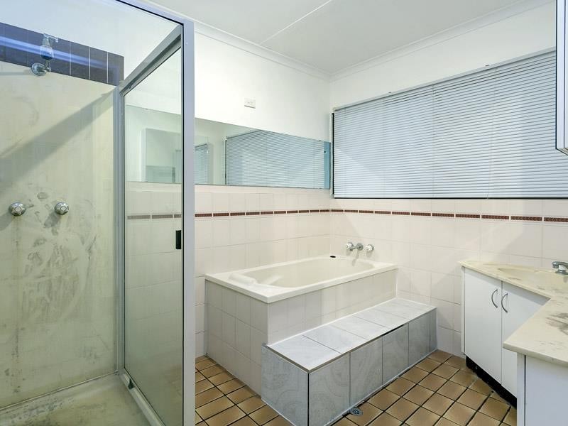 1 Lindfield Dr, Petrie QLD 4502