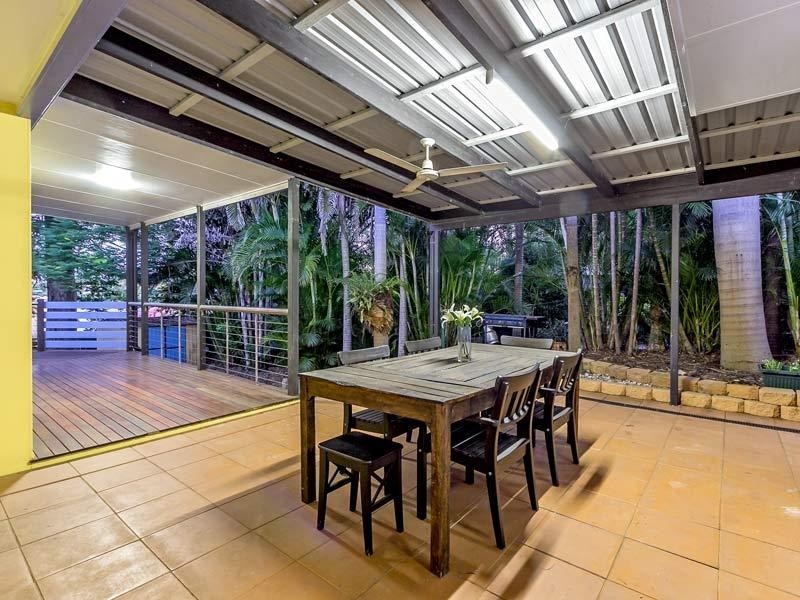 1 Lindfield Dr, Petrie QLD 4502