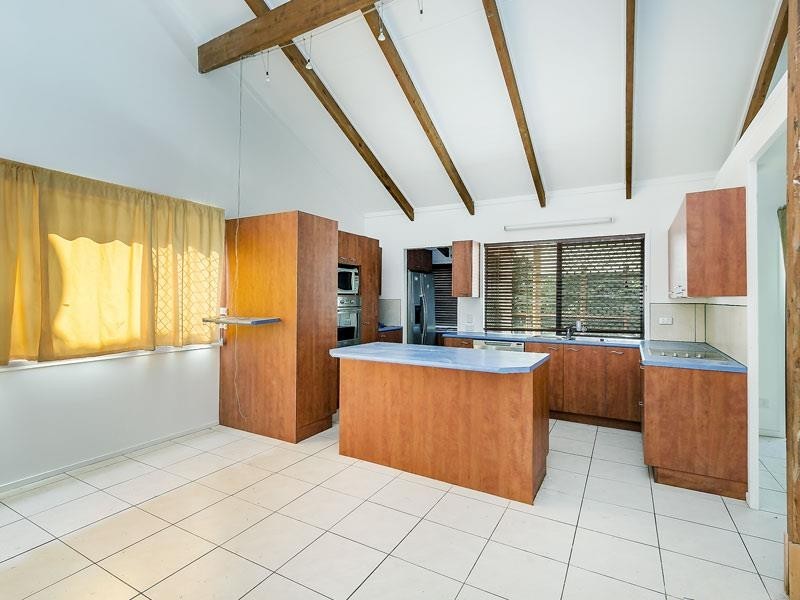 4 Mona Vale Way, Petrie QLD 4502