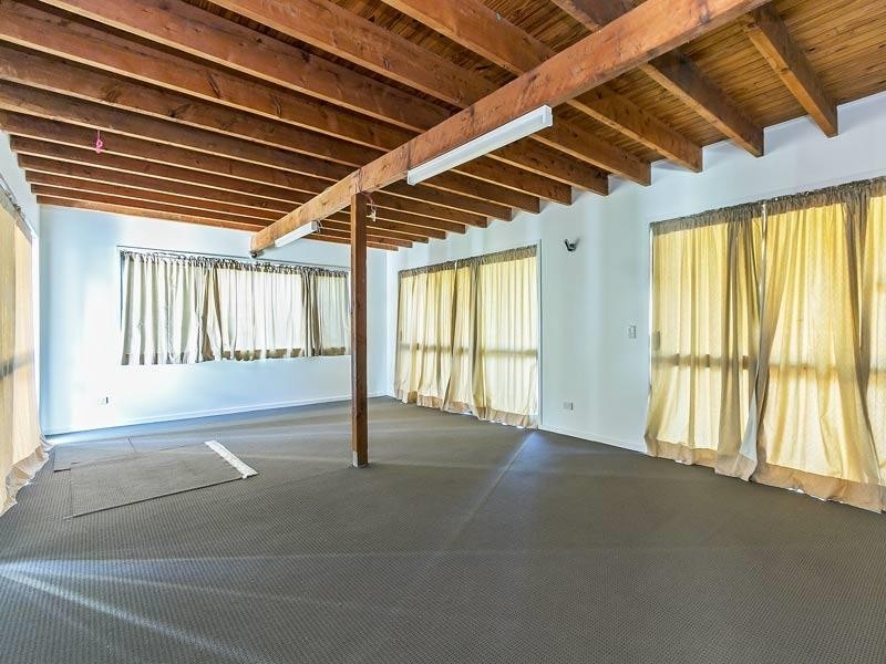 4 Mona Vale Way, Petrie QLD 4502