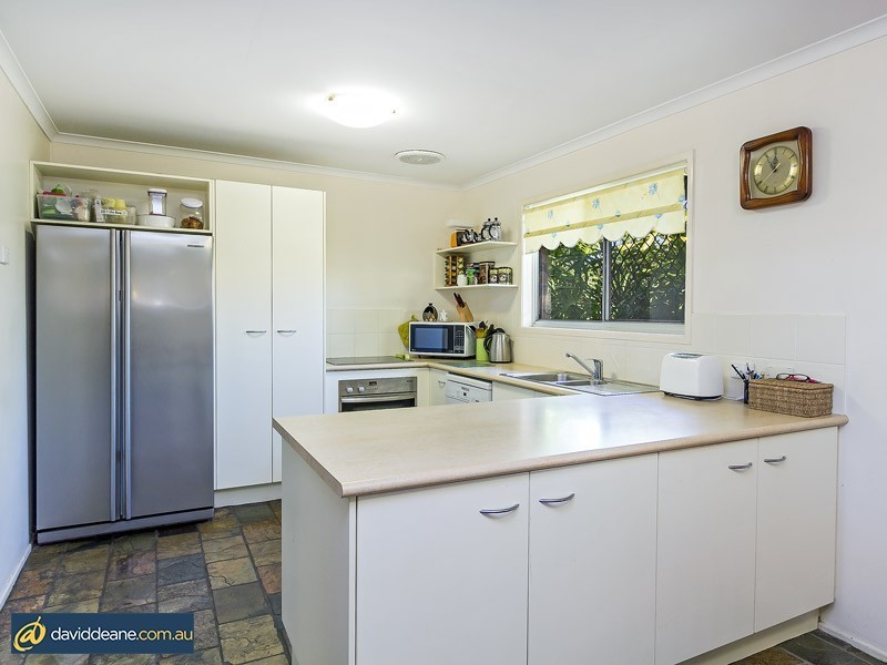 5 Dumbarton Dr, Kallangur QLD 4503