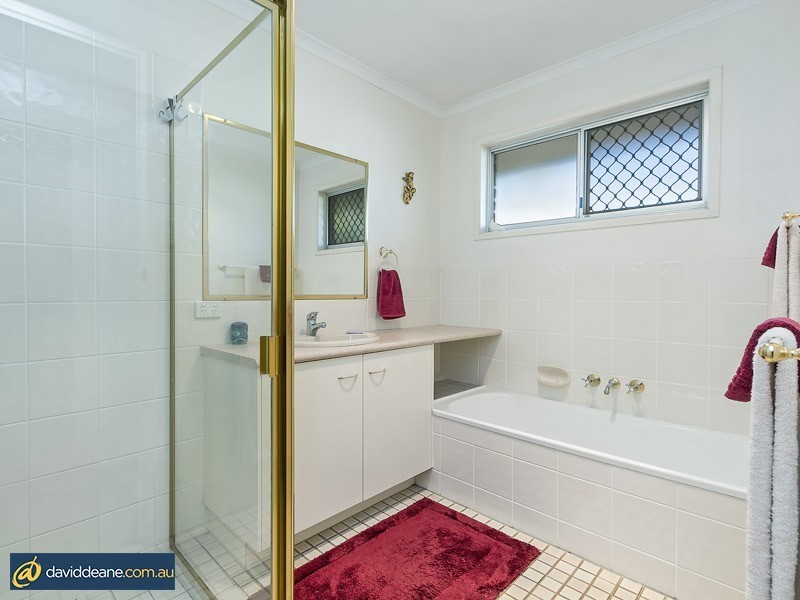 5 Dumbarton Dr, Kallangur QLD 4503