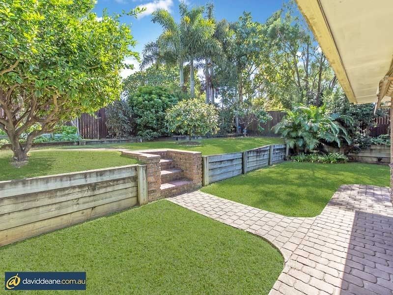 5 Dumbarton Dr, Kallangur QLD 4503