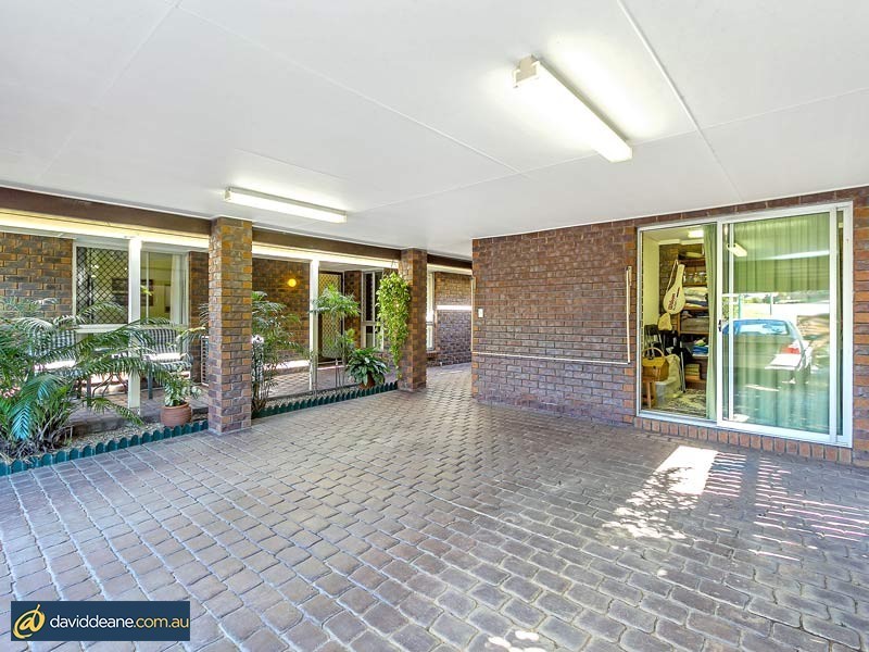 5 Dumbarton Dr, Kallangur QLD 4503