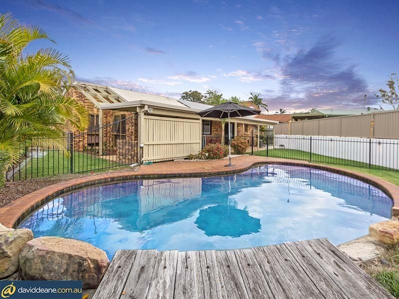 15 Deckle Rd, Petrie QLD 4502