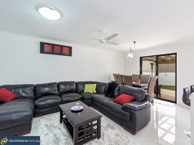 15 Deckle Rd, Petrie QLD 4502
