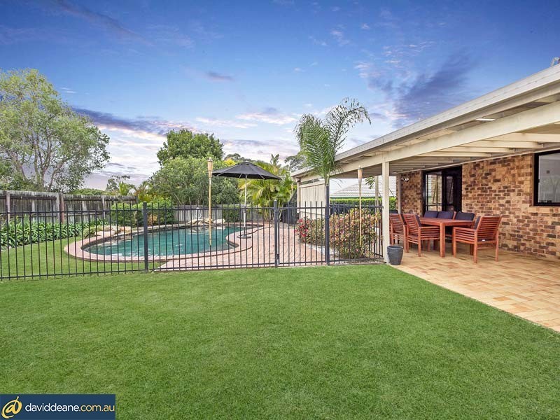 15 Deckle Rd, Petrie QLD 4502